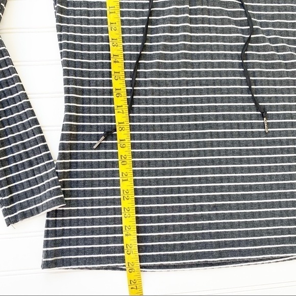 Ribbed V neck Lace up Shirt Size Large - Picture 7 of 7